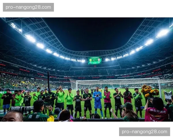 英超联盟与警方合作,针对近期客队球迷区投掷杂物事件加强管控 英超联盟与警方合作,针对近期客队球迷区投掷杂物事件加强管控